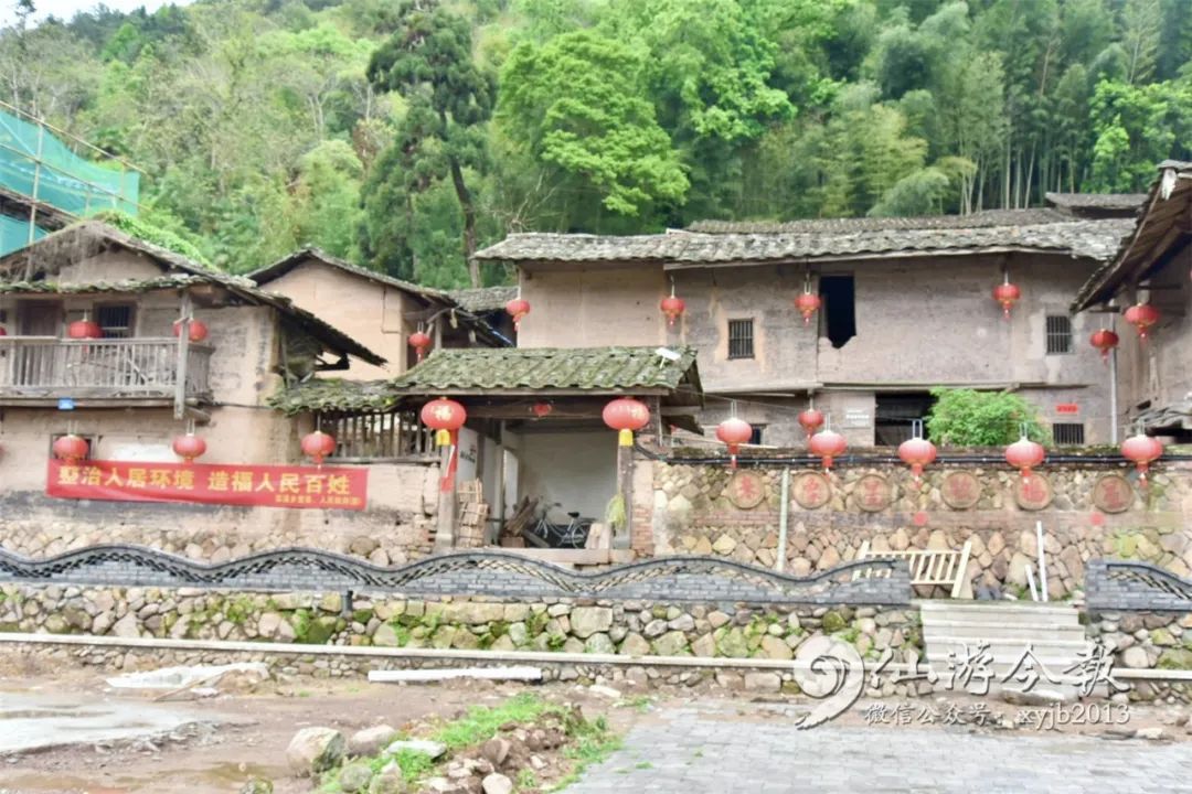 据介绍,菜溪乡将把岳氏古厝打造成仙北国际旅游集散中心,在保留原有