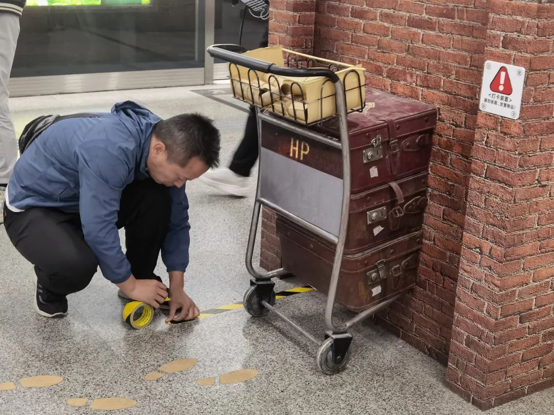 “哈利·波特9¾站台”现身北京地铁站！“魔法师”们，请注意→