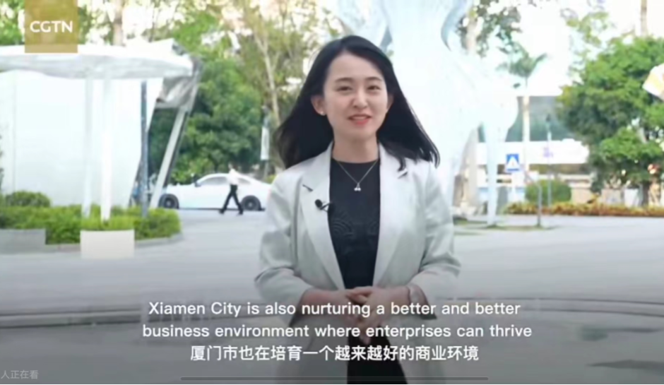 "cgtn记者侯婧:有10%位于厦门的湖里区""全球财富500强企业中厦门机场