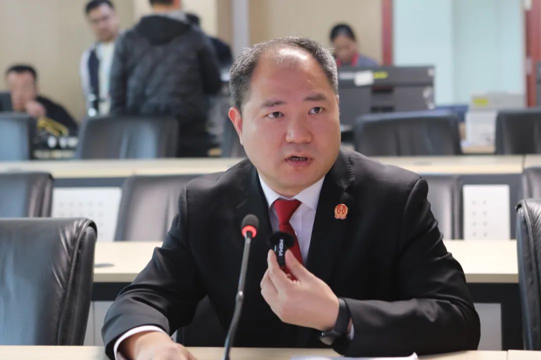 上午9:00 ,宜兴法院执行局局长许乐群宣布专项强制清场行动正式开始.