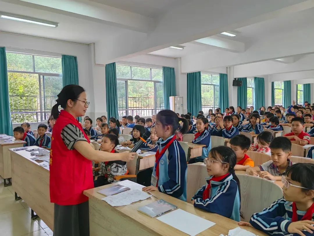 松柏中学河01学校通过开展本次关爱留守儿童公益活动,切实增强留守