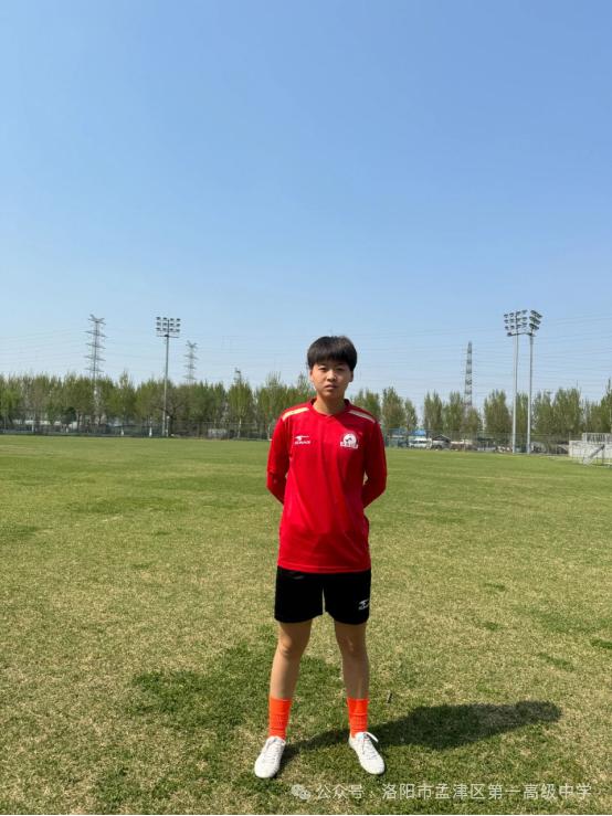 李柯雯贺祝烈热我区两名女足小将入选《中国学生体育联合会关于组织