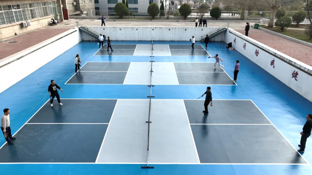 新安建成全市首个连片匹克球场地