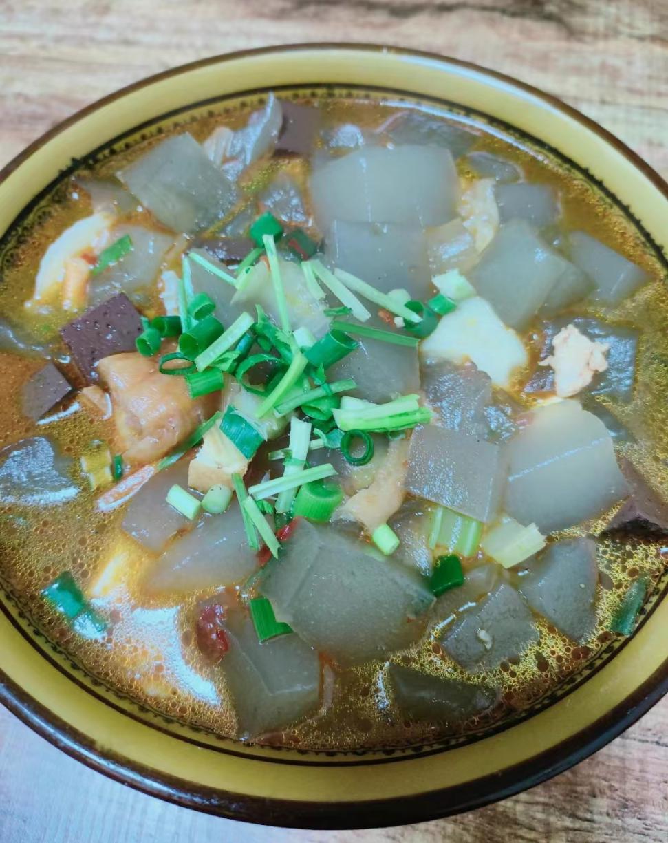 如同清泉般滋润着人们的心田一碗洛宁凉粉汤在炎炎夏日洛宁凉粉汤找到