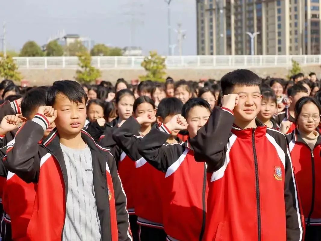 共青团组织维护青少年权益岗团洛宁县委:走进实验一中,实验二中,洛宁