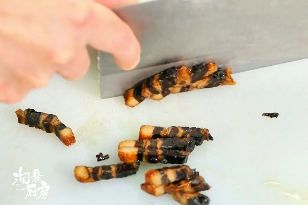 吹爆这道春鲜快手菜,有肉有菜超丰盛,3分钟搞定1