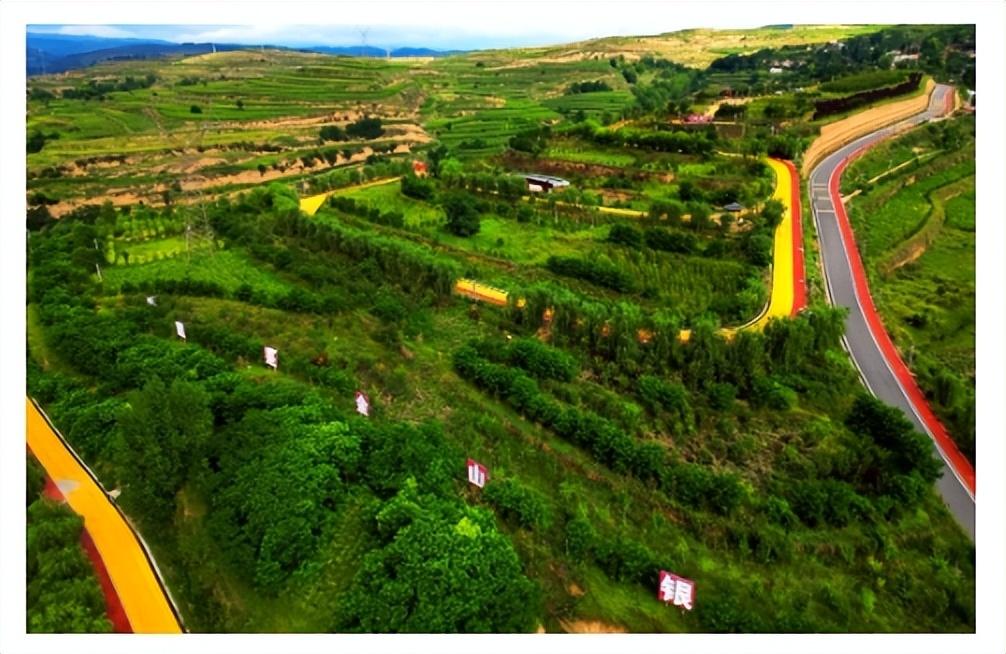 二日游线路:马家塬战车广场——张家川县湿地公园——回乡风情园