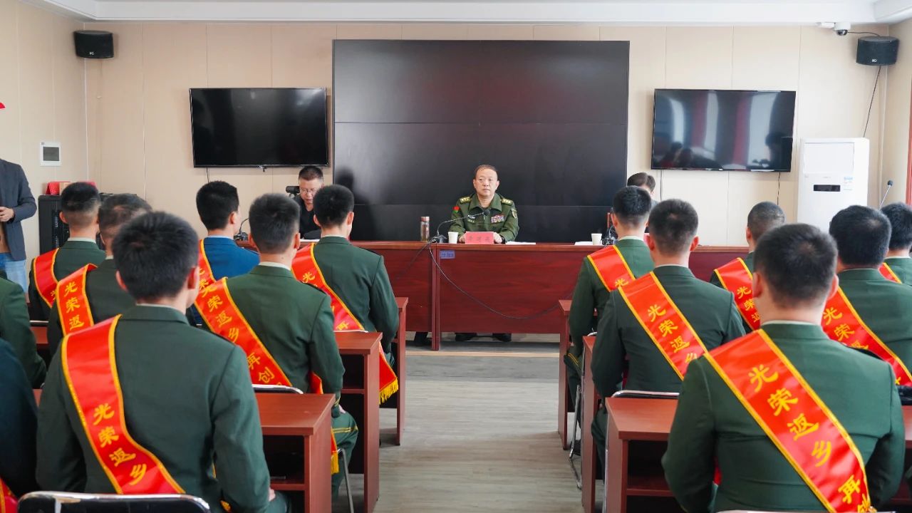 河北沧州:东光县举办2024年退役士兵返乡欢迎仪式