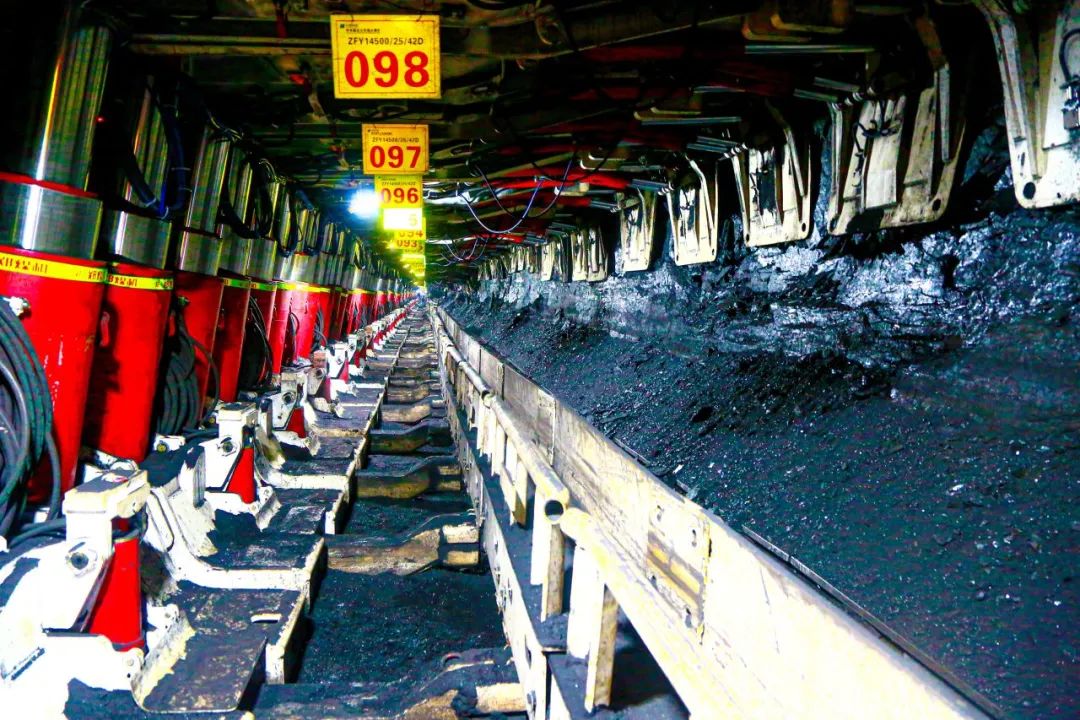 "砚北煤矿综采二队生产二班班长刘愿生的一番果断部署,让开年便有了