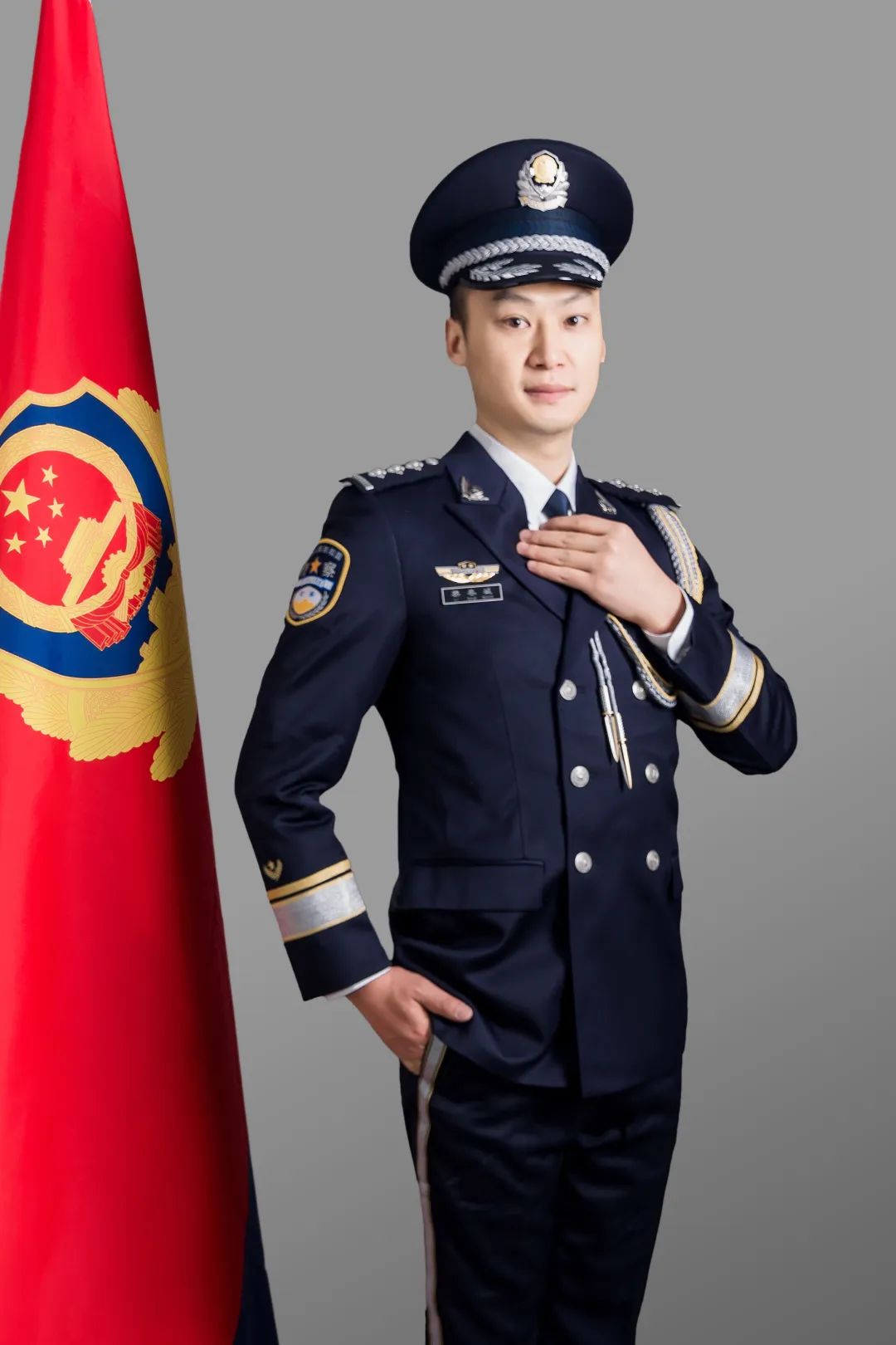 公安民警制服图片