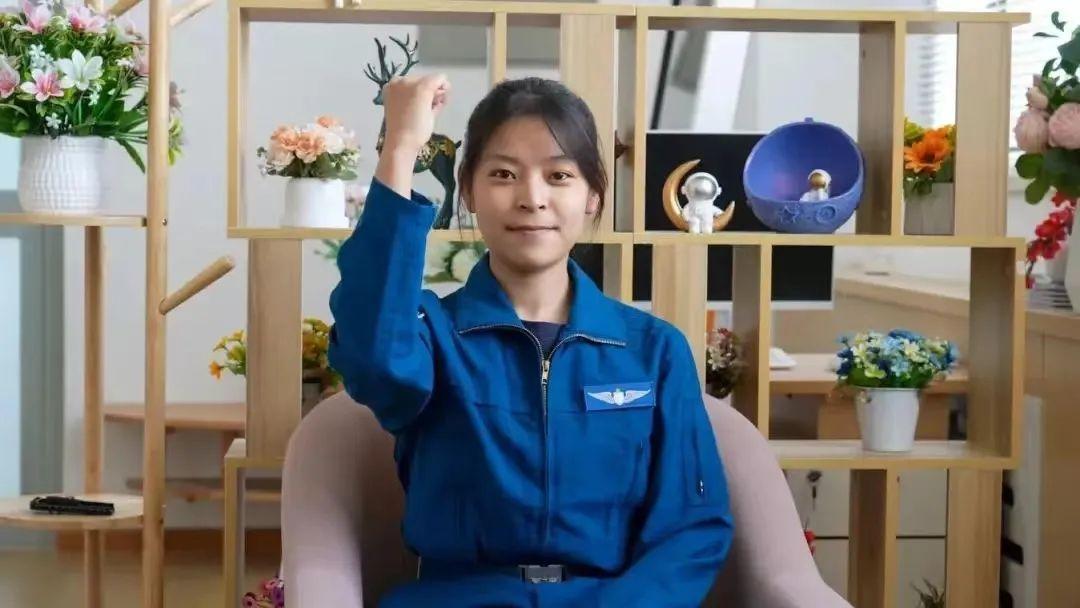 格桑白珍:第一位空军藏族女飞行员的青春航迹_澎湃号·媒体_澎湃新闻