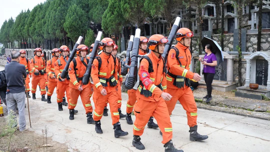 云南省森林消防总队多措并举做好清明期间森林草原防火工作