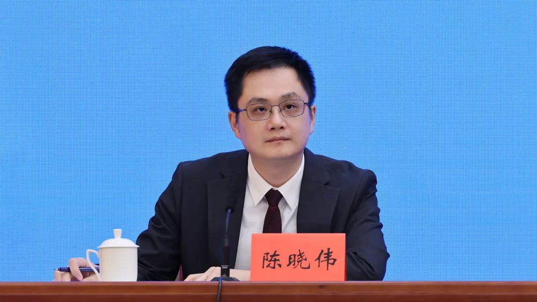 省新闻办主任陈晓伟主持发布会由广东省委宣传部副部长介绍十五运会和