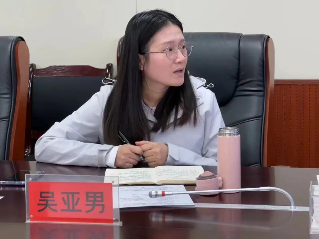 听心声话发展罗平法院召开青年理论学习小组座谈会