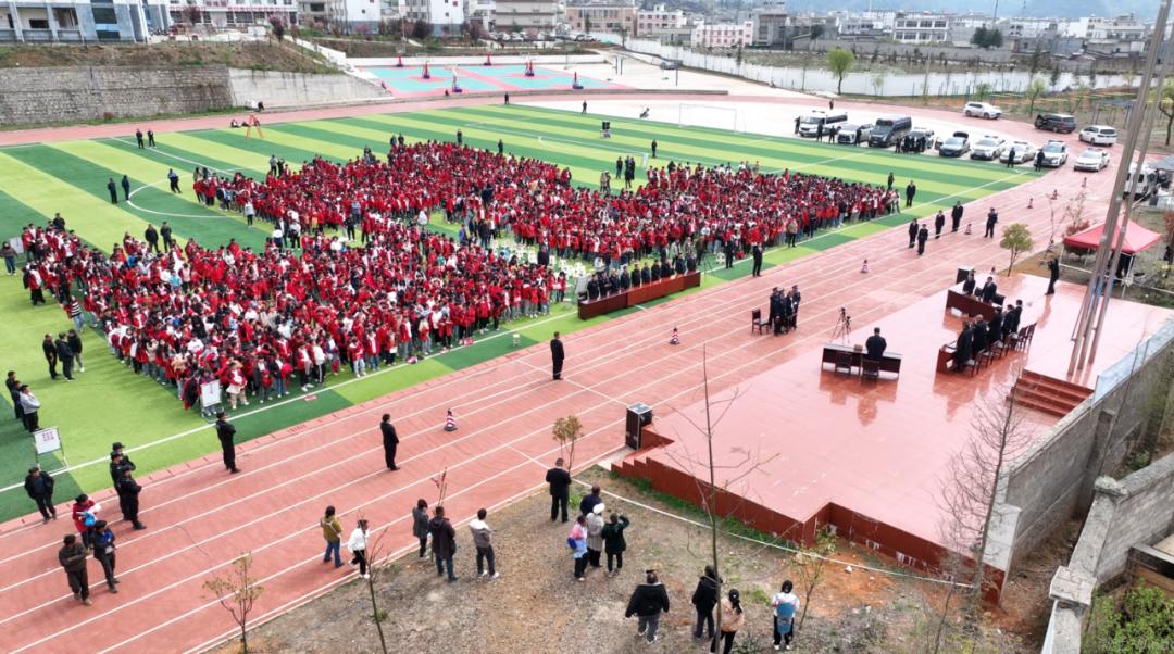 普法宣传庭审结束后,奎香苗族彝族乡党委政府,派出所结合本次庭审