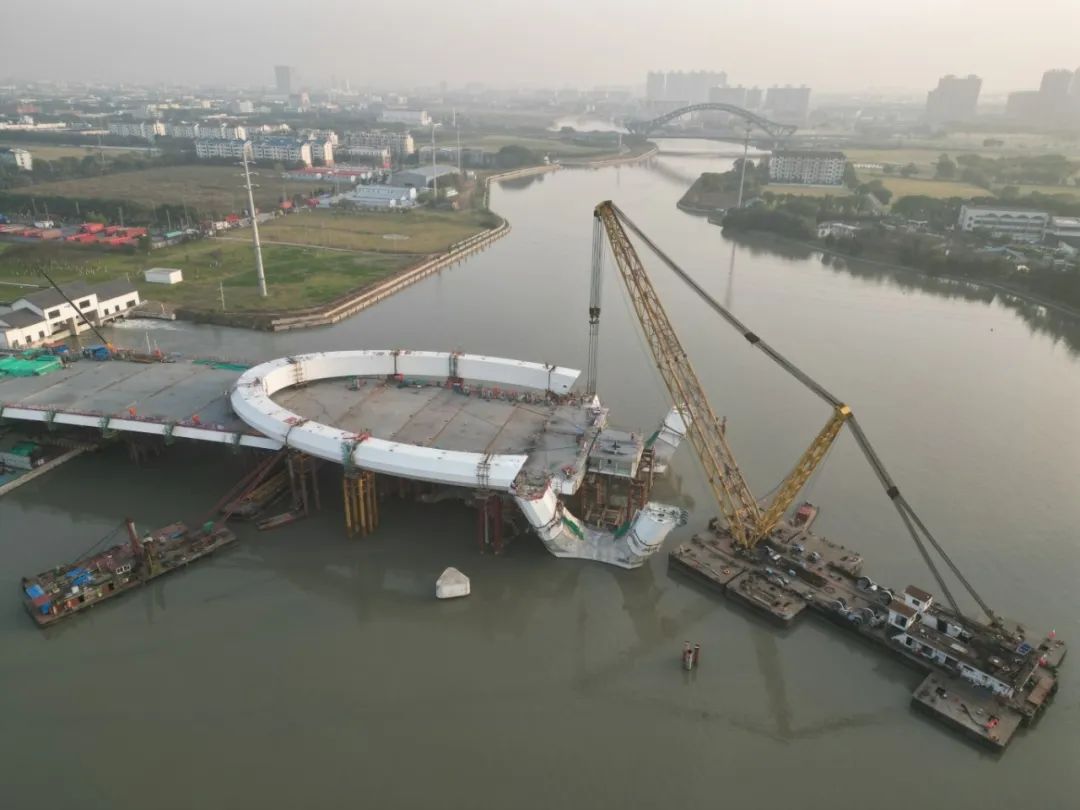 【科技创新】国内首座非对称分阶段转体桥"并蒂花开"