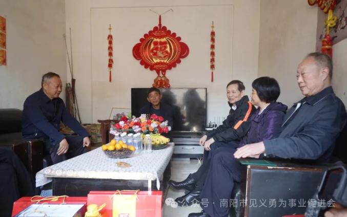 谢先锋慰问全国见义勇为勇士程国利_澎湃号·政务_澎湃新闻-the paper