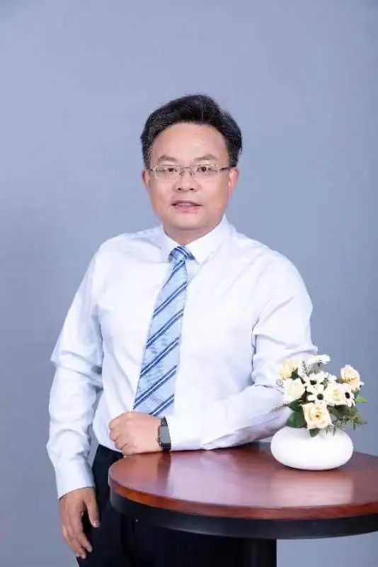 张海洋:初心如磐,春风化雨