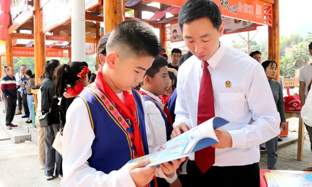 福安法院开展法润三月三共筑民族情普法宣传活动