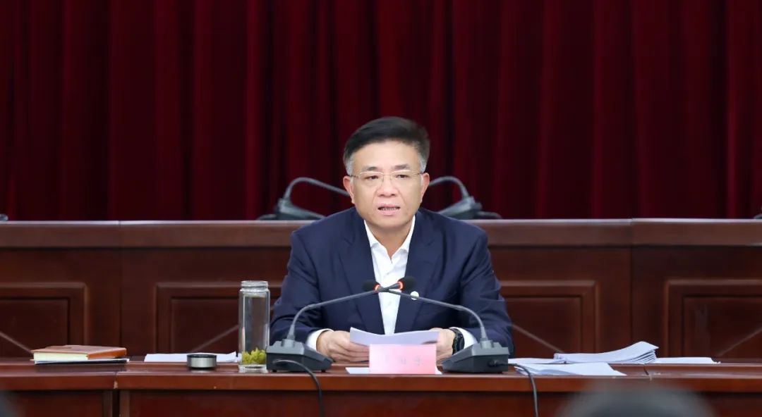 中共安义县十四届委员会第89次常委会会议召开