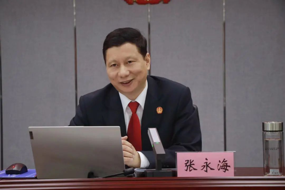 近日,保康法院举办清溪"法苑"大讲堂,党组书记,院长张永海担任主讲人