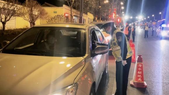 春季守护行动阿拉善公安春暖花开警色护航