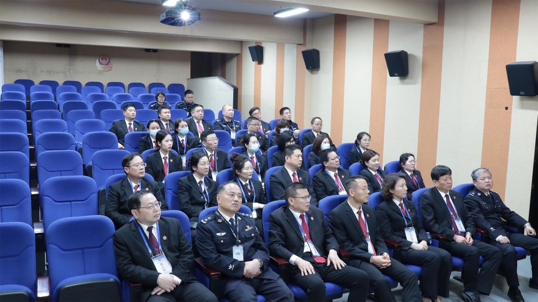 2024年4月11日下午,合铁法院组织部分干警走进巢湖监狱开展见学参观和