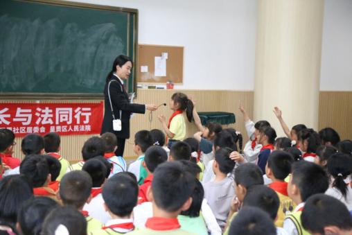 【利剑护蕾】呈贡法院到云南民族大学附属小学斗南_号