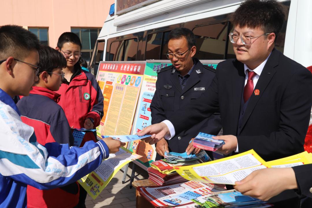 春日普法进校园防范欺凌护成长会宁县法院大沟法庭开展法治进校园活动