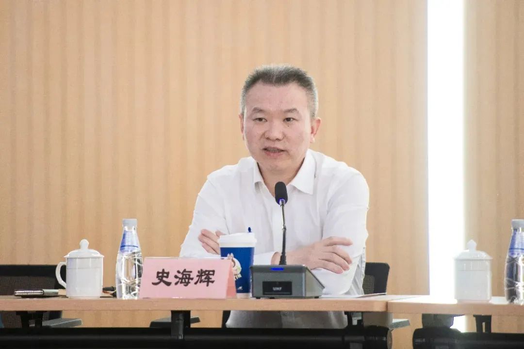 交流座谈会上,沈伟详细介绍了松江区情和民营经济发展情况,以及工商联