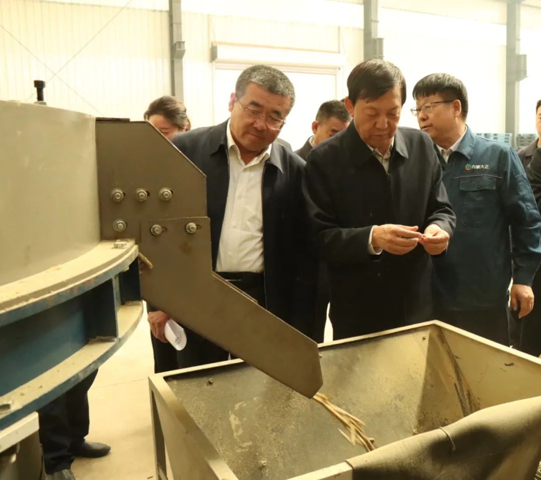 【头条】自治区农牧厅副厅长赵玉生一行深入察右后旗调研解决草原过牧