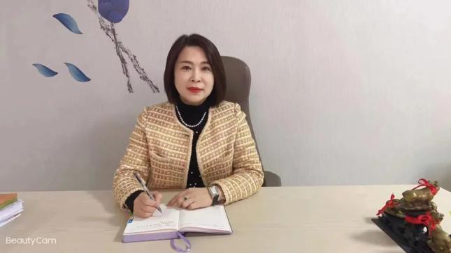 近日,记者走进市女性创业者协会,看到谭丽华正在组织协会会员召开讨论