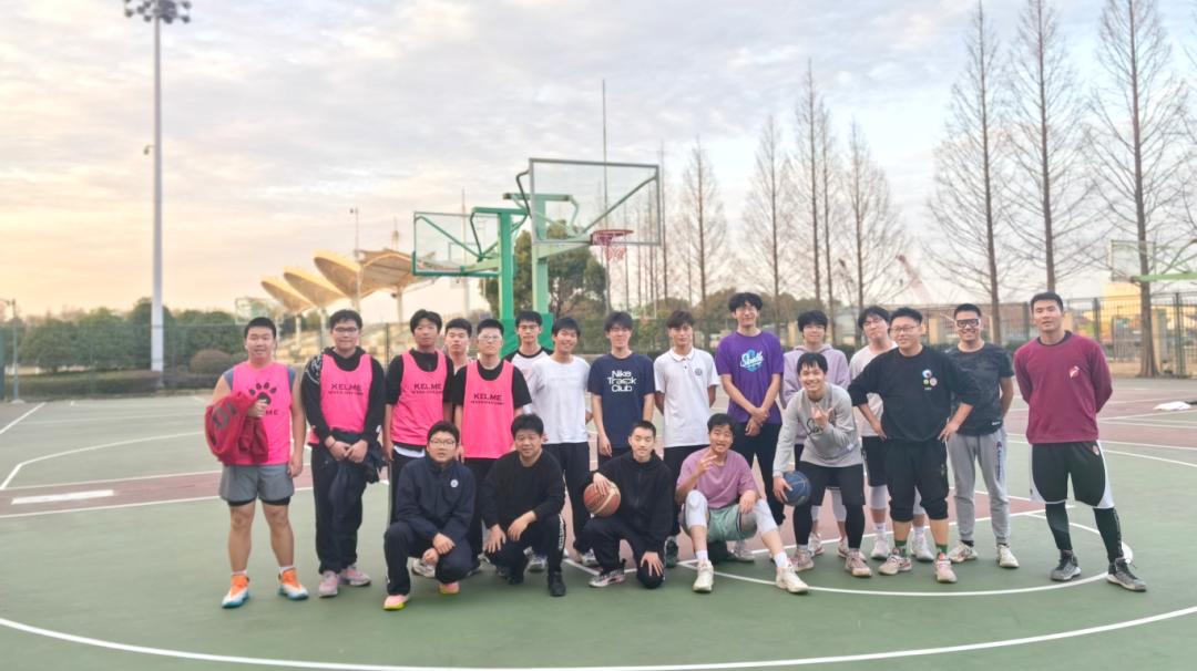 求真中学求真中学举行六年级年级大会,让学生们能够在"看见"中"遇见"