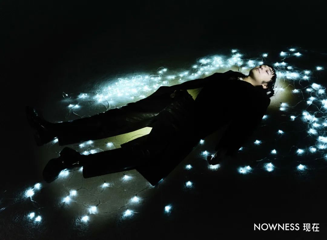 yidertrinite 黑色收腰长外套margiela 黑色分趾鞋yu su:地下俱乐部和