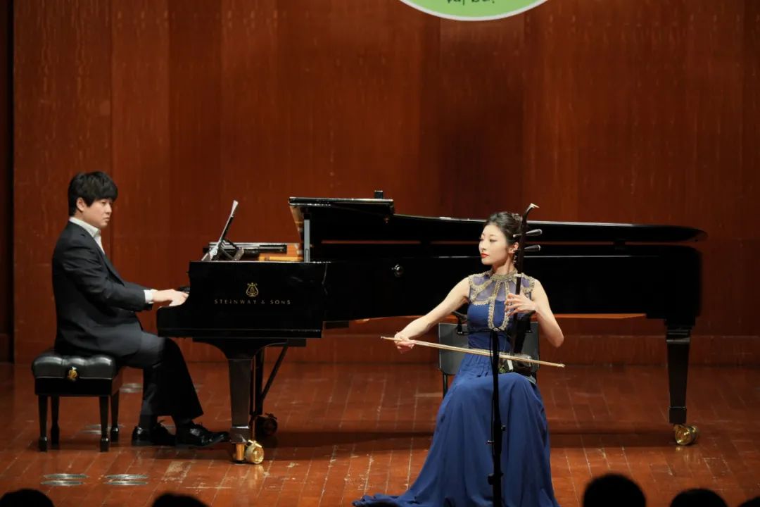 男中音独唱《快给大忙人让路》 演唱:张功浩 钢琴伴奏:朱和音乐会以男