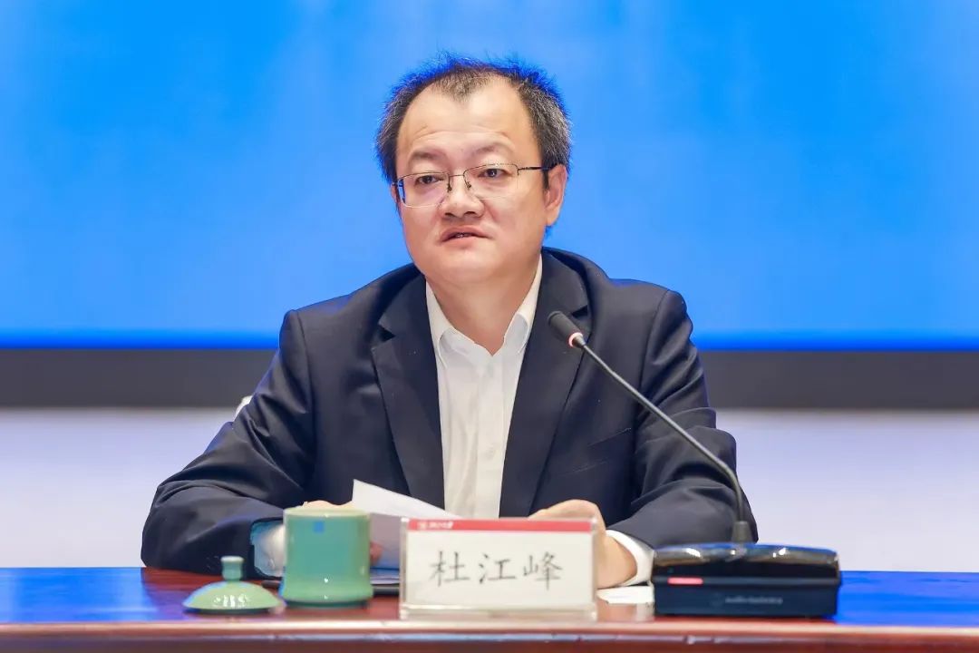 杜江峰指出,建设世界优秀学科,要将学科资源精准聚焦在全球创新的最