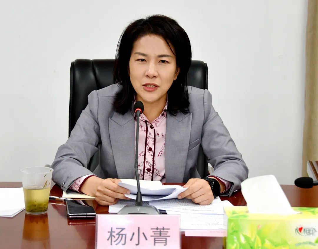 4月10日-12日,青浦区委副书记,区长杨小菁率区代表团赴六安市金寨县