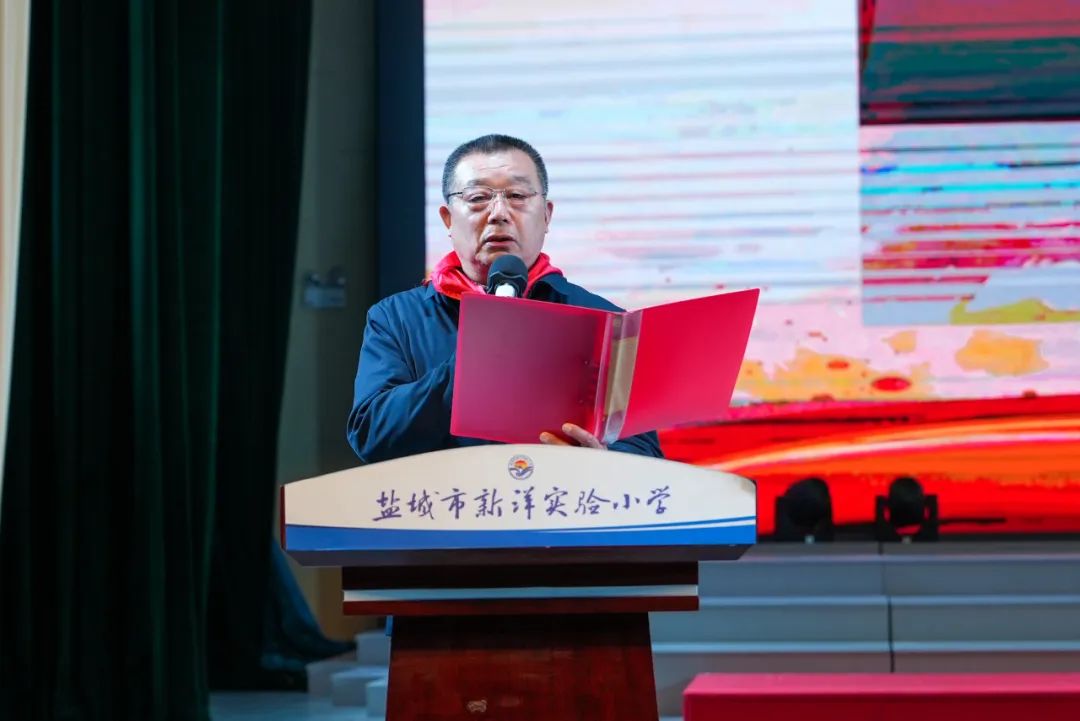 原市公安局治安支队副支队长施劲松开展《弘扬老山精神》专题讲座接受