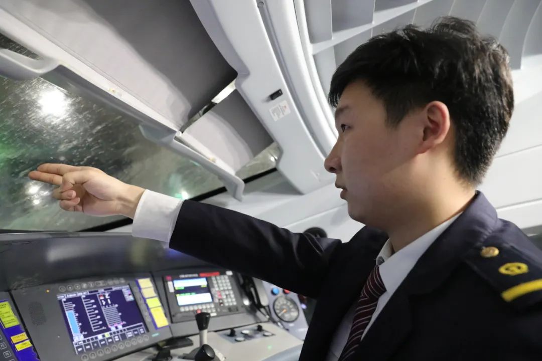 这名动车组司机太棒了_澎湃号·政务_澎湃新闻-the paper