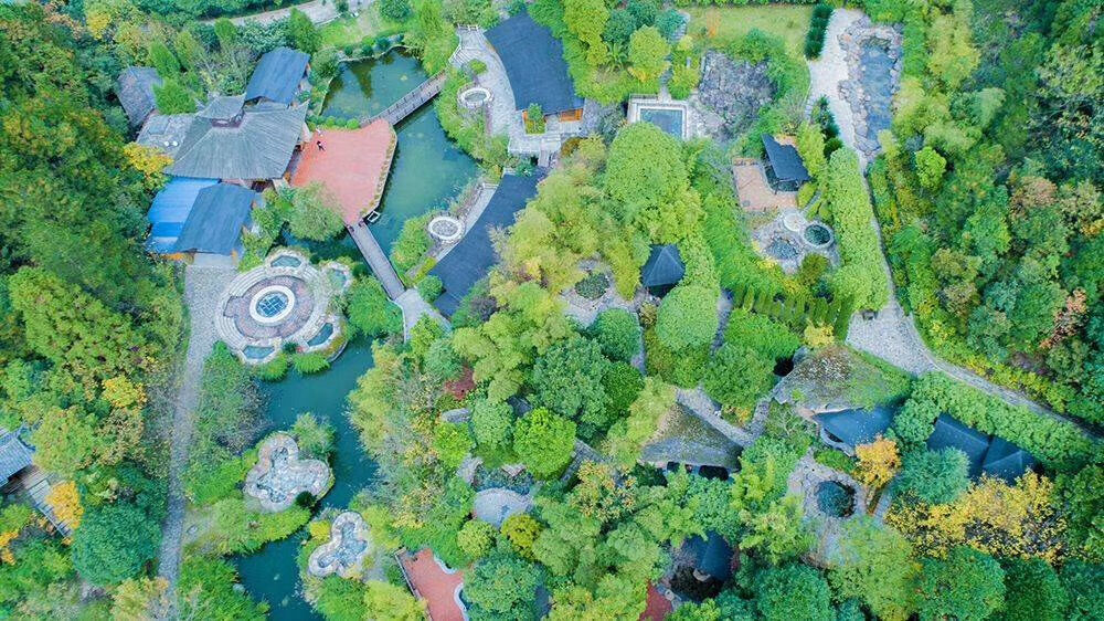 美丽中国山里最美那个村温水塘村绿荫环抱一温泉