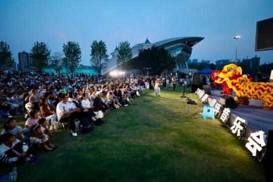 川大草坪音乐会精彩上演!