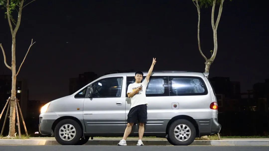 政府管理学院的王鼎选择在不断尝试中,寻找自己人生的方向.