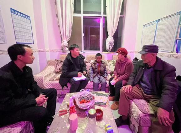 "于是,王鼎选择继续探索.