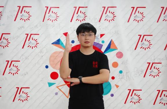 在王鼎看来,没有和大多数同龄人作出同样的选择,并不意味着自己的人生