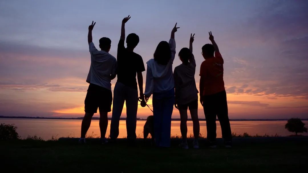 在王鼎看来,没有和大多数同龄人作出同样的选择,并不意味着自己的人生