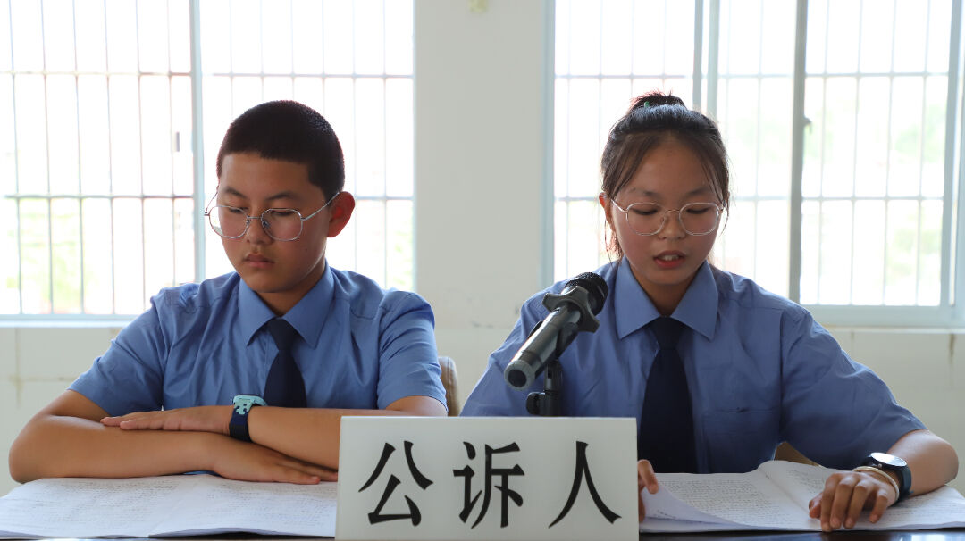 护航青少年健康成长,4月12日,陆良县人民法院到县马街镇第三中学开展