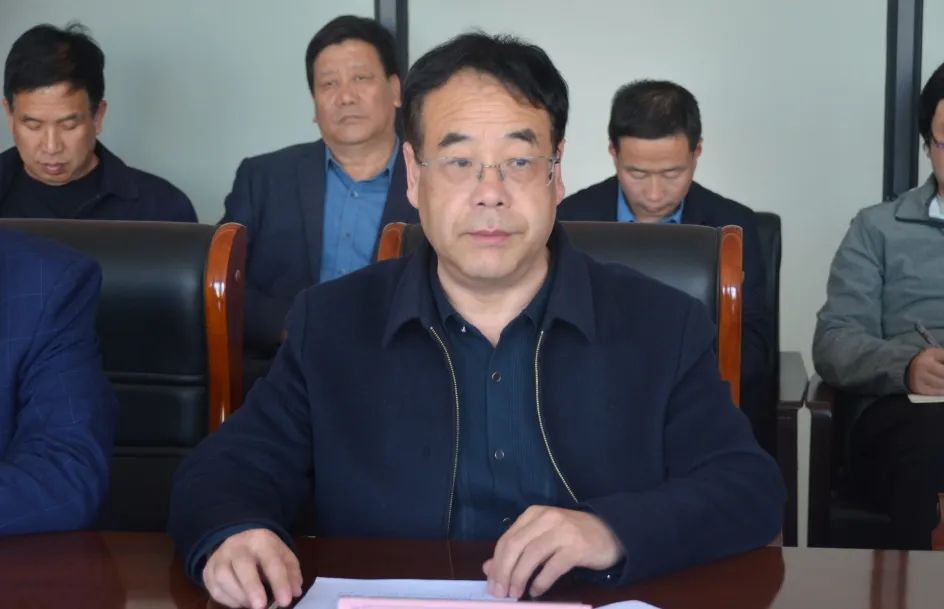 县教育局局长秦国平作总结发言,他指出,法治副校长,法治辅导员的聘任