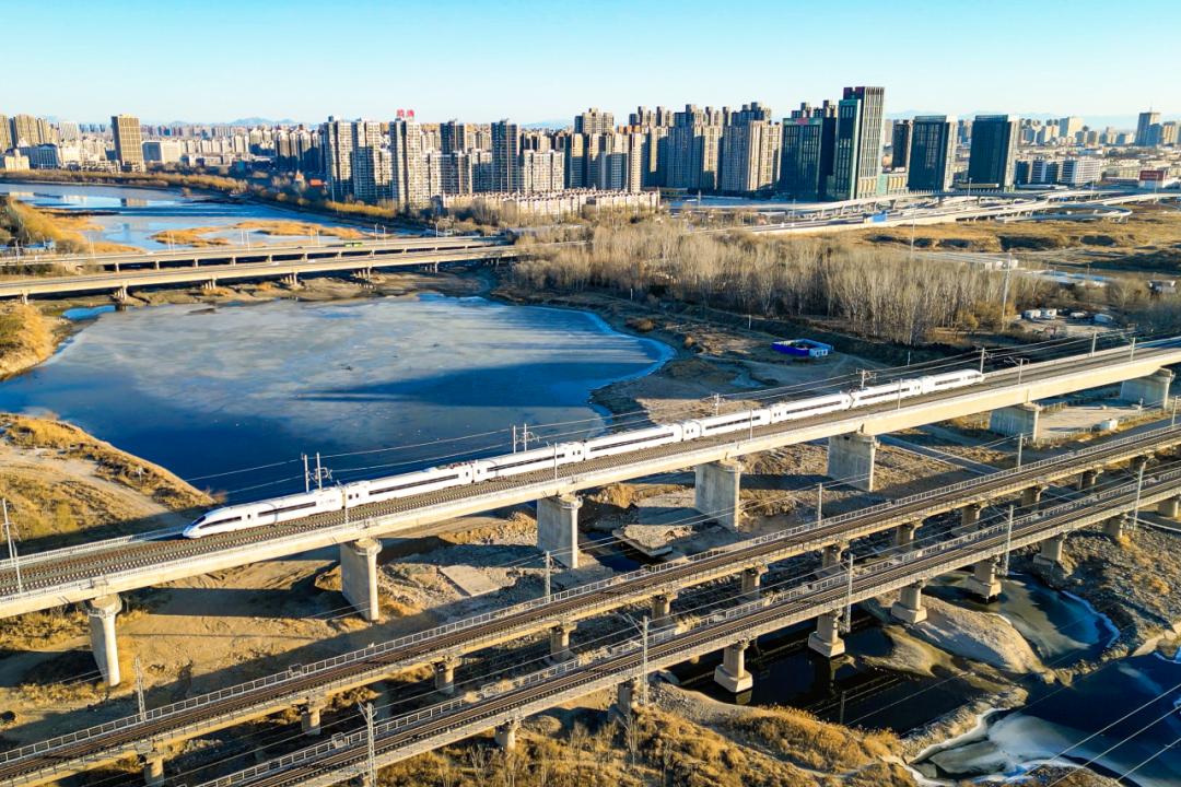 线路将与京唐,京津城际铁路等多条线路联通,进一步完善京津冀区域路网