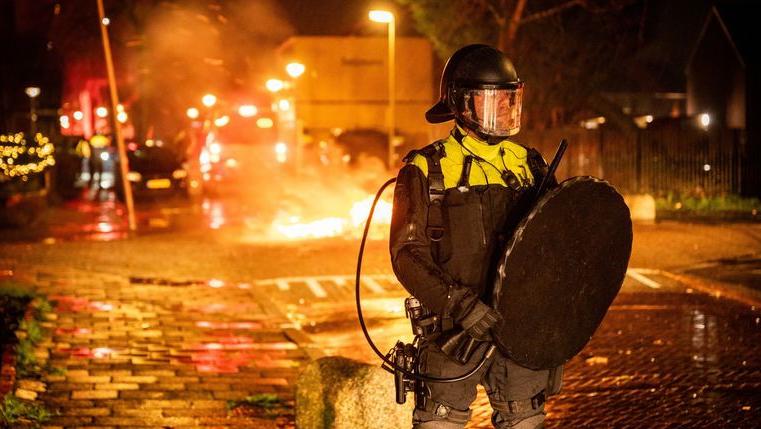 荷兰针对警察的暴力事件略有减少，但事件数量仍然“高得令人难以接受”
