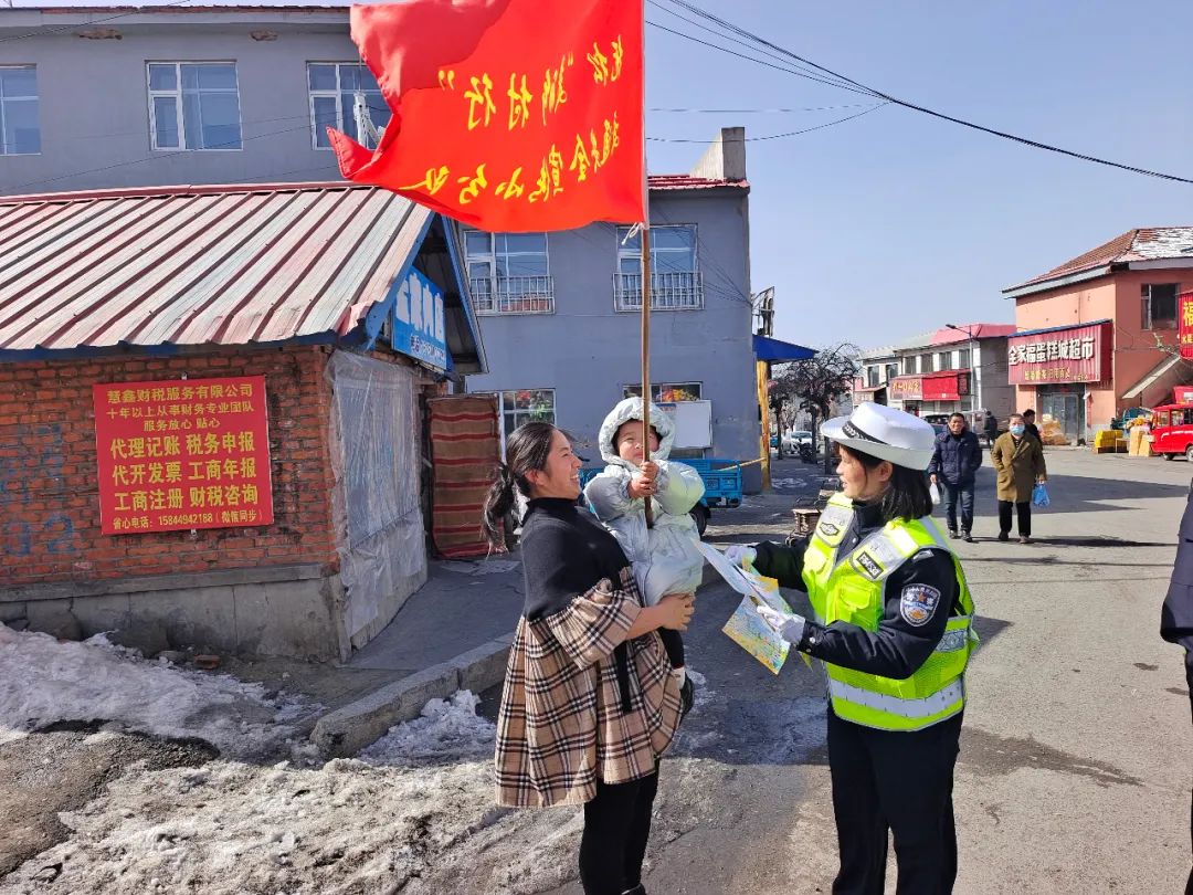 关注"一老一小",抚松交警进农村宣传交通安全 | 春季行动